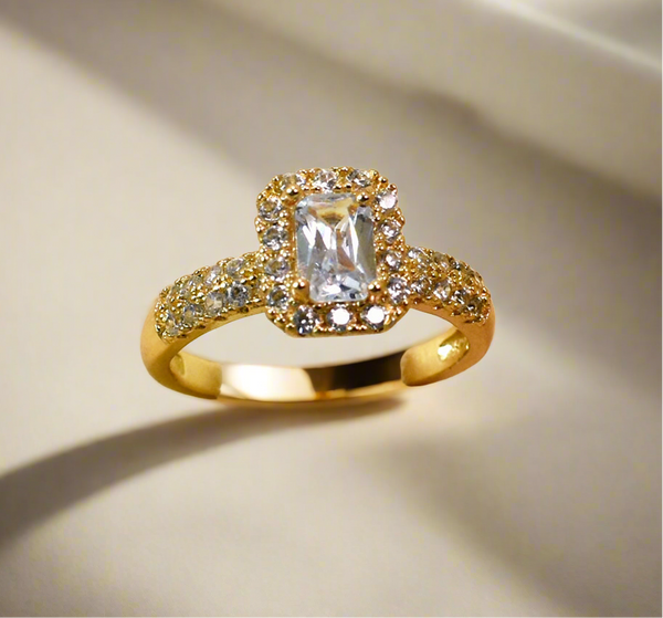 Radiant Sparkle: Golden Rhinestone Ring