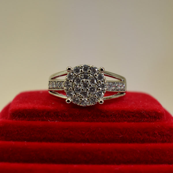 Sleek Silver Elegance: Zircon-Studded Ring