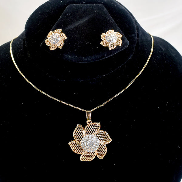 Golden Grace: Leaf and Crystal Necklace Set